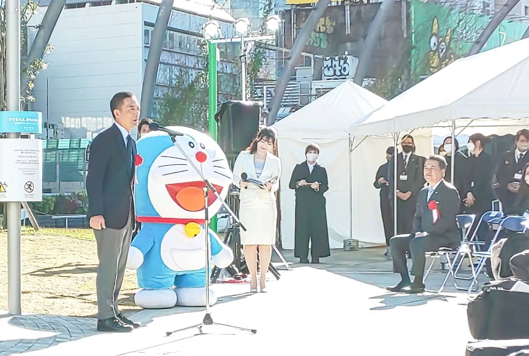 田中たくみ 渋谷区議会議員 銅像の高さは3 921m ドラえもんの身長129 3cmを逆にしたとか ちなみに今年はドラえもん生誕50周年だそうです T Co D2uqnx8cju Twitter