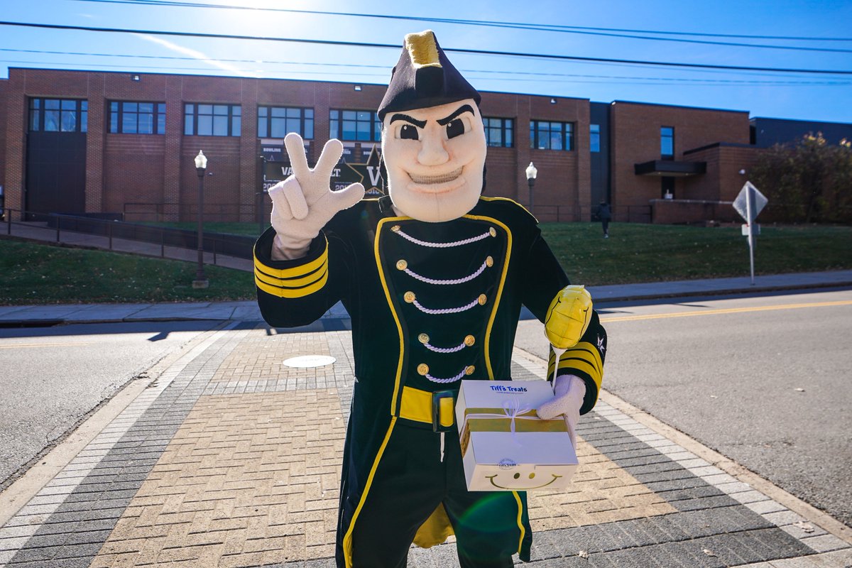vucommodores's tweet photo. Celebrate National Cookie Day with @tiffstreats! 

5️⃣ lucky winners will receive 🔟 warm cookie deliveries for their holiday gift list, a $250 Tiff’s Treats gift card AND a one year Tiff’s Treats Elites membership!

👉 https://t.co/A7tkfOjTuT https://t.co/ld2qEdNX2f