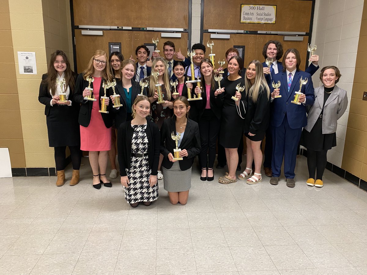 Congratulations to the Varsity Speech and Debate Squad for placing 1st out of 10 schools at the Cassville Tournament.  Great job, Talking Wildcats!