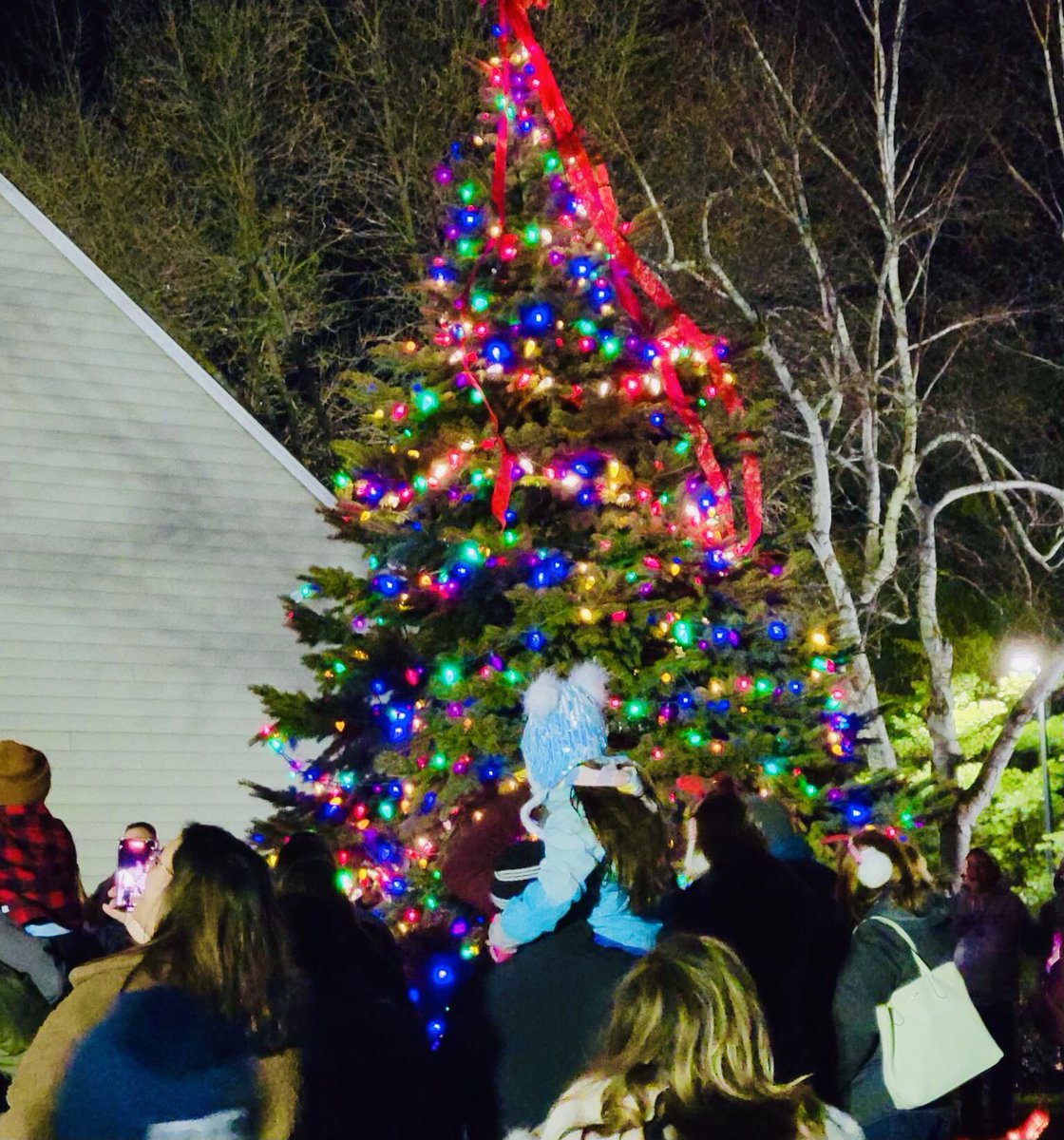 HowittStateRep's tweet image. Town of Seekonk tree lighting tonight. #CelebrateSafely