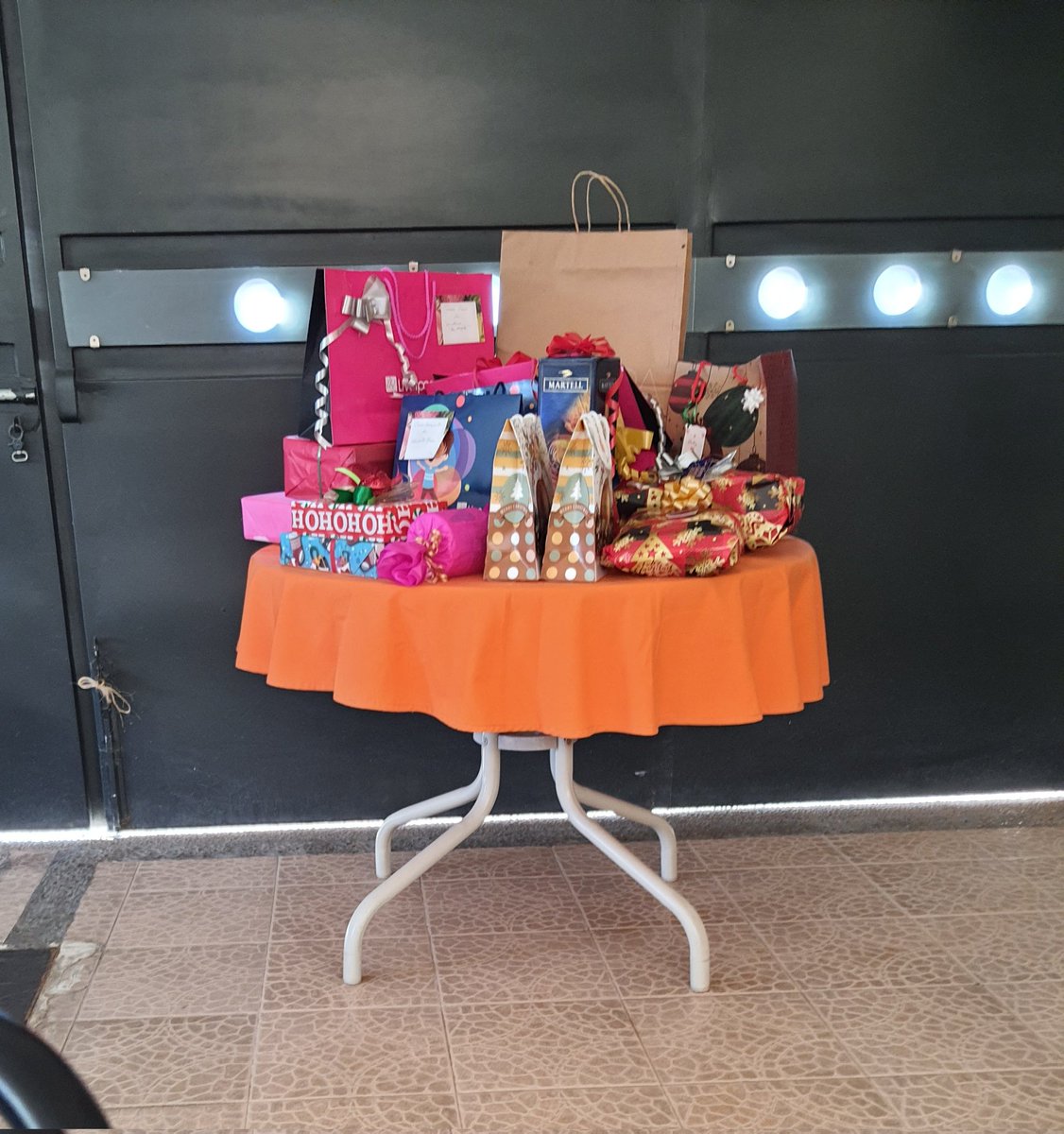 oscar_floch's tweet image. Ojalá uno de esos sea mi regalo, ya me hizo ojitos 🤞👀🎁

#Preposada