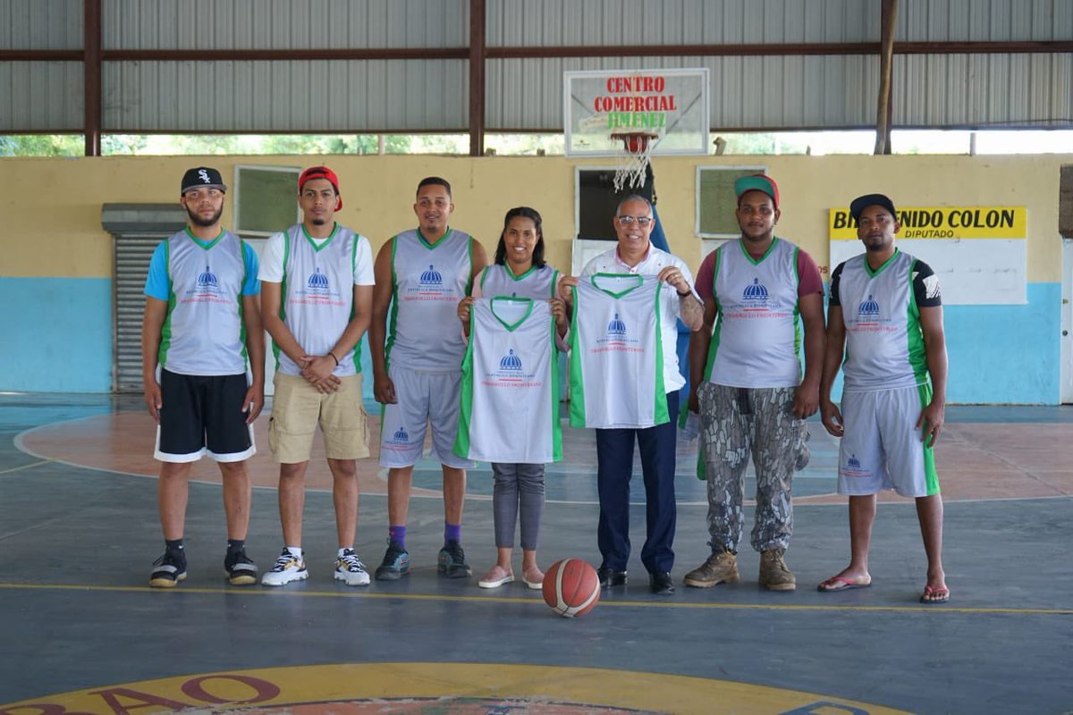 DGDFRD__'s tweet photo. Estuvimos en el municipio de Partido 📍para hacer entrega de uniforme al equipo de baloncesto de esta localidad, con esta acción seguimos comprometidos en apoyar la juventud de nuestra frontera.
#DGDF #FronteraCambia https://t.co/alVxQfEZHS