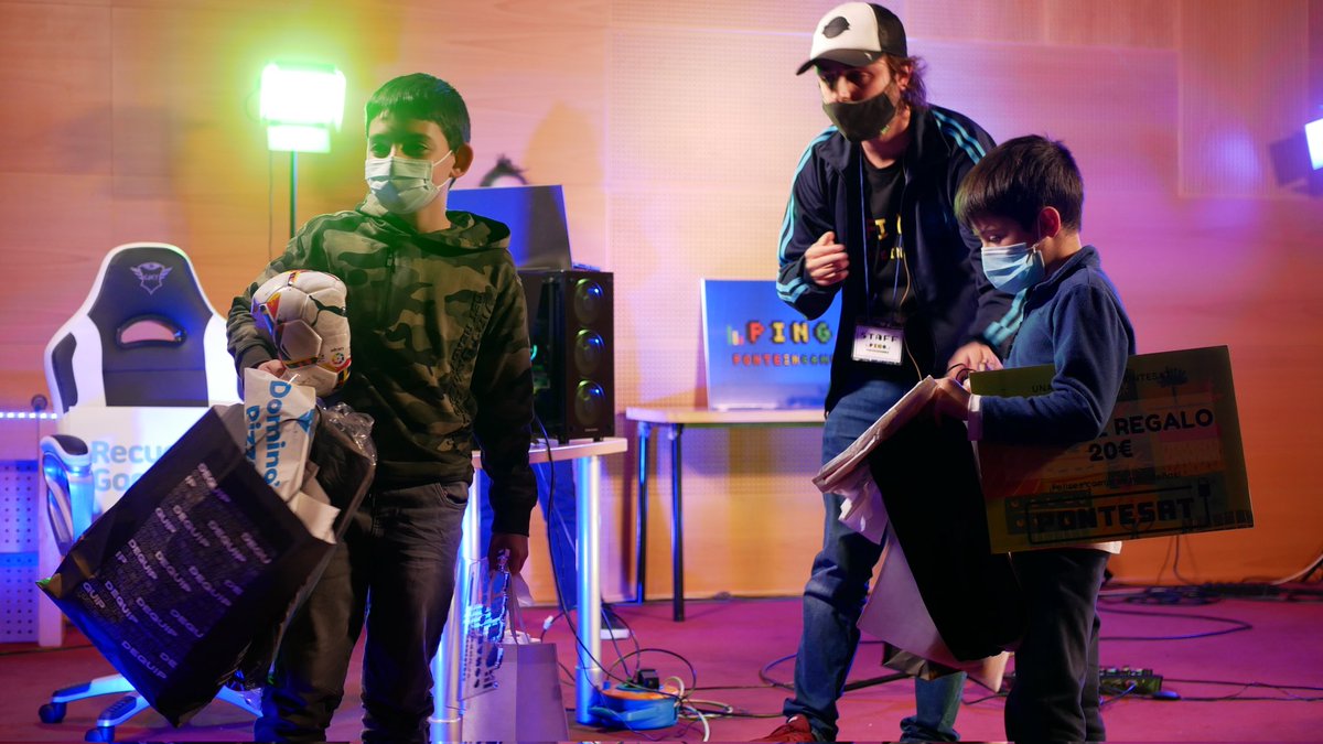 PonteInGames's tweet photo. 🎮E rematamos esta edición de PONTEINGAMES🎮

Gracias a todos por participar neste evento tan increíble rodeado de personas amantes dos videoxogos 😎 https://t.co/Lxbij3Ew40