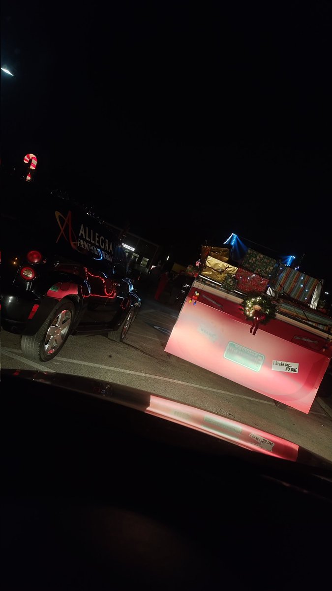 Watching and waiting for the parade to start. <a href="/msrmafia/">Racing</a> <a href="/DustinJarrett/">Dustin Jarrett</a> #tweetyourfloseat #racecarlife #radiodjlife