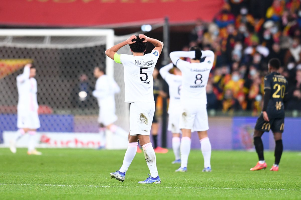 ActuFoot_'s tweet photo. Le PSG face au top 5 de Ligue 1 cette saison :

❌ vs Rennes
🤝 vs Marseille
🤝 vs Nice
🤝 vs Lens

3 points pris sur 12 possibles. 😬

(@Statsdufoot) https://t.co/p3HVl8fOze