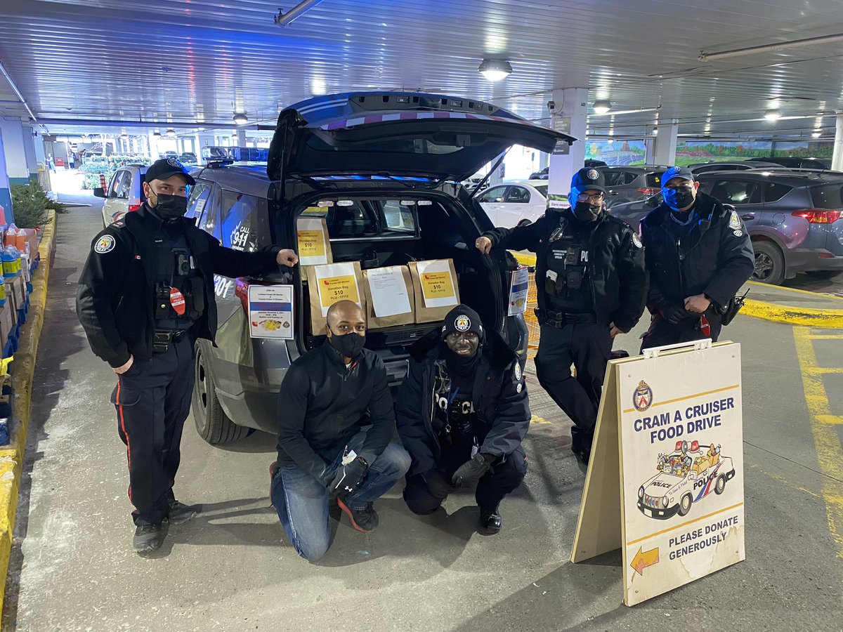BIG thx to everyone that came out today and supported our Cram a Cruiser. Thx to the awesome @LoblawsON staff, our CPLC members and our auxiliary officers. #community #helpinghand #Food