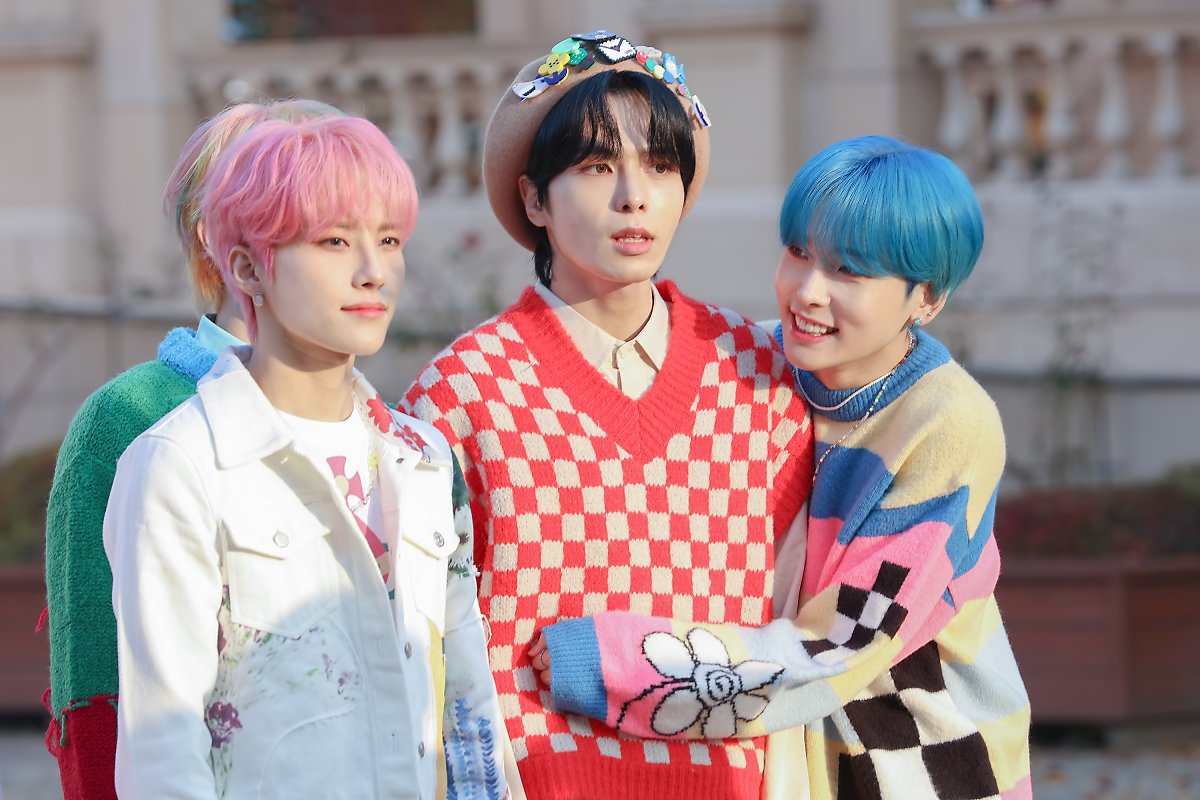 ranoarchive's tweet image. leader loves his members!