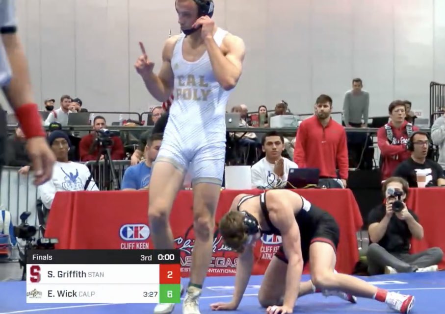 Evan Wick handles reigning NCAA Champ Shane Griffith 6-2 to capture the 165 lb #CKLV title! 🐎