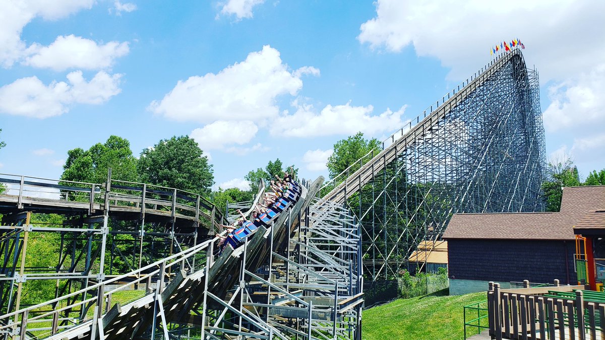 jkwana's tweet image. Voyage at Holiday World 

#voyage #holidayworld #gravitygroup #woodenrollercoaster #woodie #woodencoaster #rollercoaster #coaster