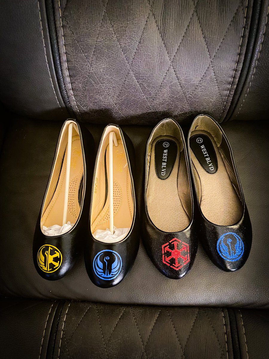 Made some awesome shoes for some lovely ladies. 🥰 @b00sterAu <a href="/GeekyFriedRice/">Jackie ➡️ PAX East</a> #SWTOR #kotor #starwars