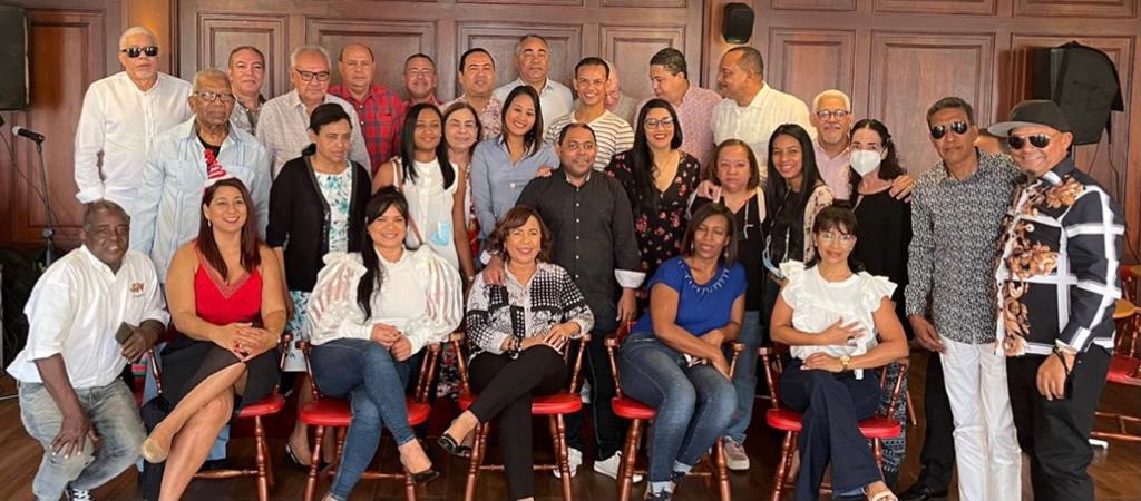 La Academia Dominicana de Periodistas de Arte y Espectáculos(adopae),  celebró su Primer Encuentro Navideño, este sábado 4 diciembre  en el Bar del Teatro Nacional, donde 
disfrutamos y compartimos  en compañía  de la junta directiva encabezada por su presidente Severo Rivera.
