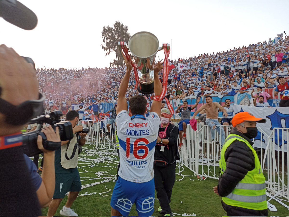 Cruzados's tweet photo. Clemeee 🏆🔵⚪ https://t.co/9FY1wqy5x8