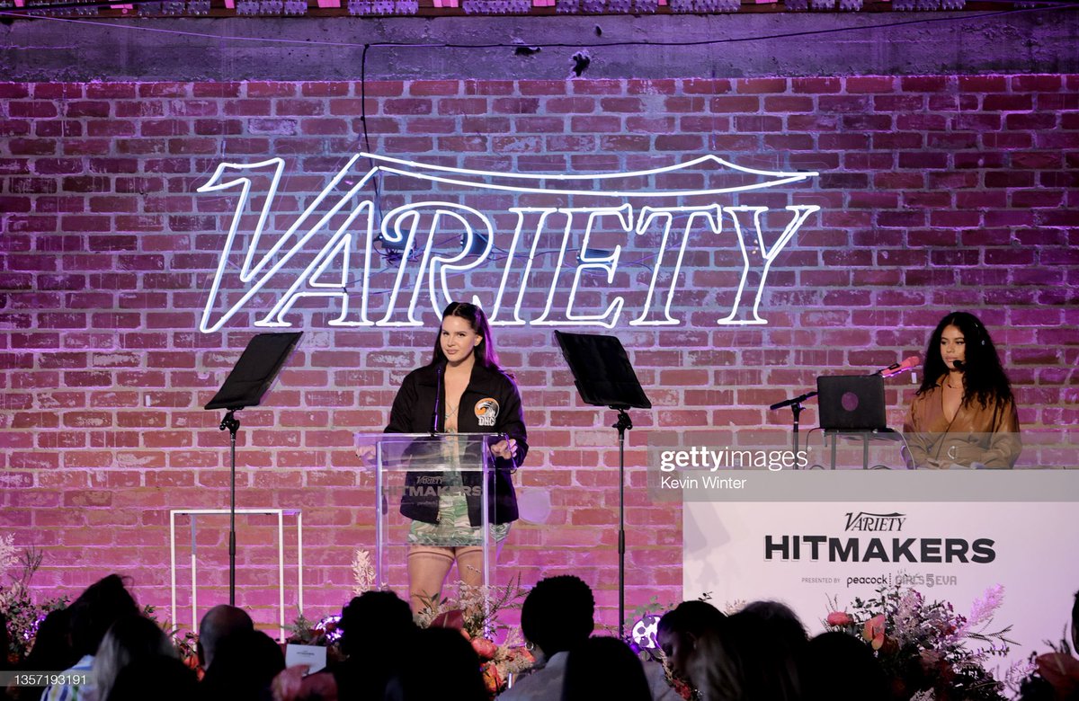 lanascherryblsm's tweet photo. LANA DEL REY ARTIST OF THE DECADE https://t.co/FT7MIJcBW1