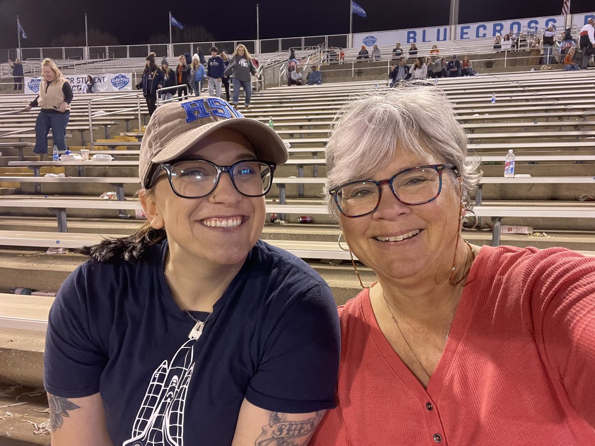 bethvalent's tweet photo. It’s almost game time!  #olesparty #letsgosummit @wcsSHSbp @teachonthemoon https://t.co/a0wdm4zDV2