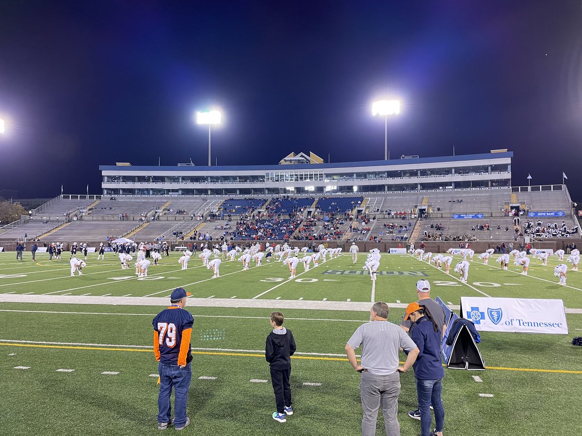 bethvalent's tweet photo. It’s almost game time!  #olesparty #letsgosummit @wcsSHSbp @teachonthemoon https://t.co/a0wdm4zDV2