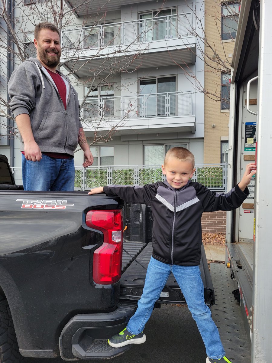 AdamsSchoolSPC's tweet image. Today we wrapped up our clothing drive! Thank you to our families, neighbors and community for your donations! The Adams collected 147 bags to raise funds for our school! Stay tuned for our totals with the Bradley! 

👕👖🧥👗