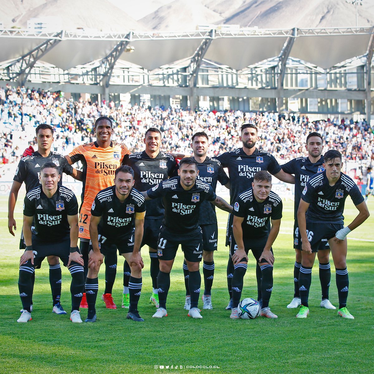 ColoColo's tweet photo. ¡Para mi sigues siendo el Eterno Campeón! 

𝑴𝒂́𝒔 𝒕𝒆𝒎𝒑𝒓𝒂𝒏𝒐 𝒒𝒖𝒆 𝒕𝒂𝒓𝒅𝒆 𝒔𝒆 𝒏𝒐𝒔 𝒗𝒂 𝒂 𝒅𝒂𝒓.. ⭐️🤍🖤 https://t.co/pvATQ4HMJW
