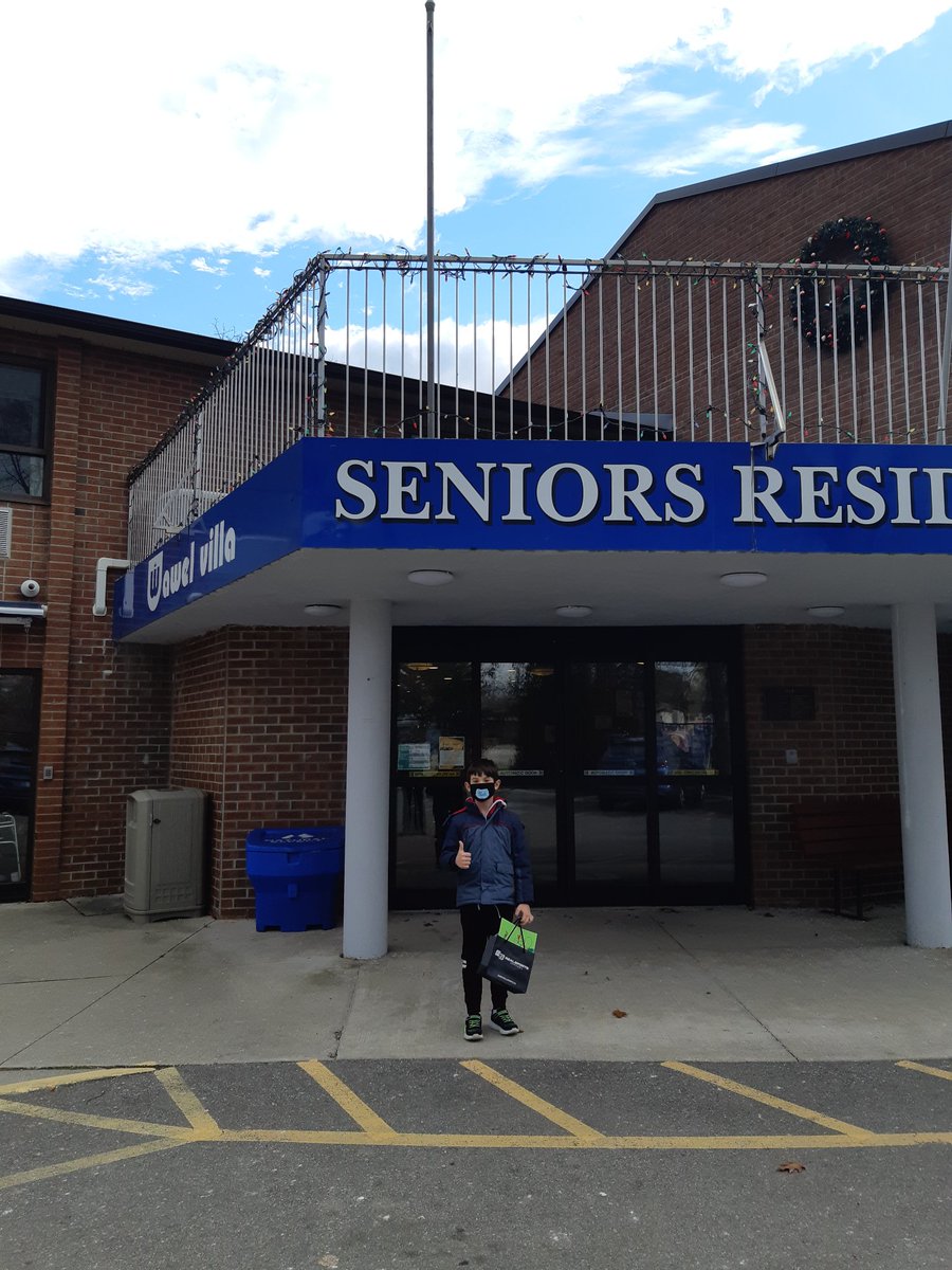 DupontYou's tweet photo. Delivered Christmas cards and poster to Wawel Villa #youmatter #jonah #staysafe #KindnessMatters #seniorshomes #merrychristmas #seasonsgreetings #portcredit #mississauga #wawelvilla #clarkson #clarksonbia https://t.co/smoRrmnmxi