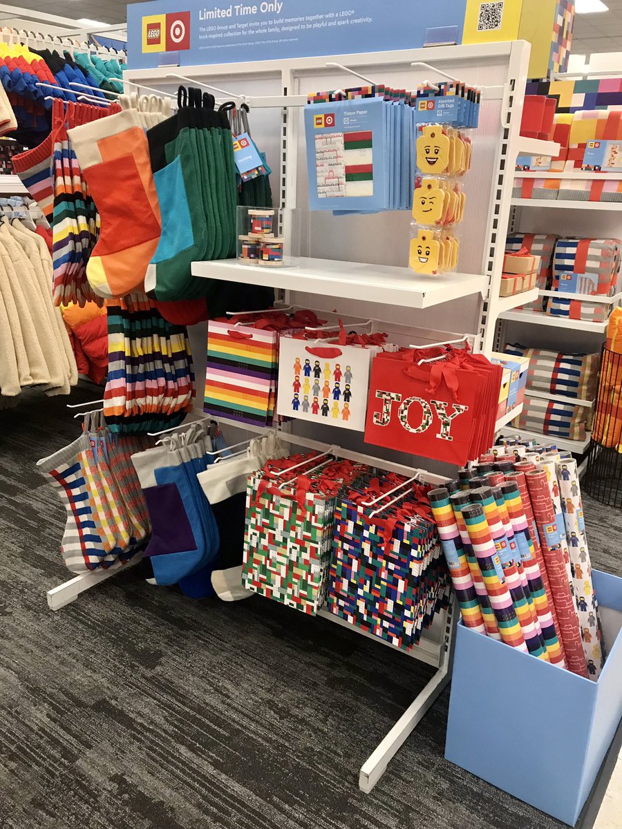 Project Build with Lego for the win at Target! Guests loving the fun home, toys and apparel choices! 
#target, #T1763,  #D326
#G391, #Lego
#merchandising