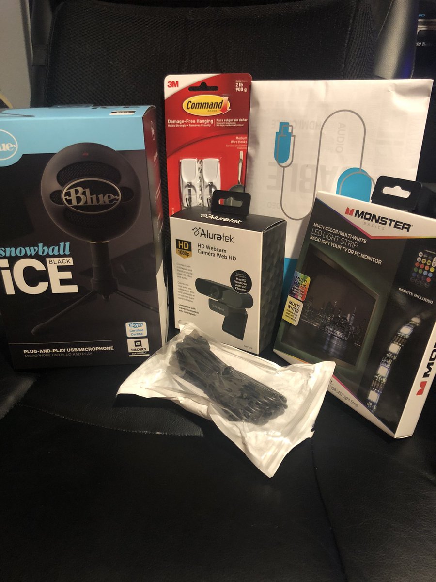 HustleMillenial's tweet photo. A preview of the content creator YouTube bundle we will be giving to one of you :) #entrepreneur https://t.co/v6zCkoc221
