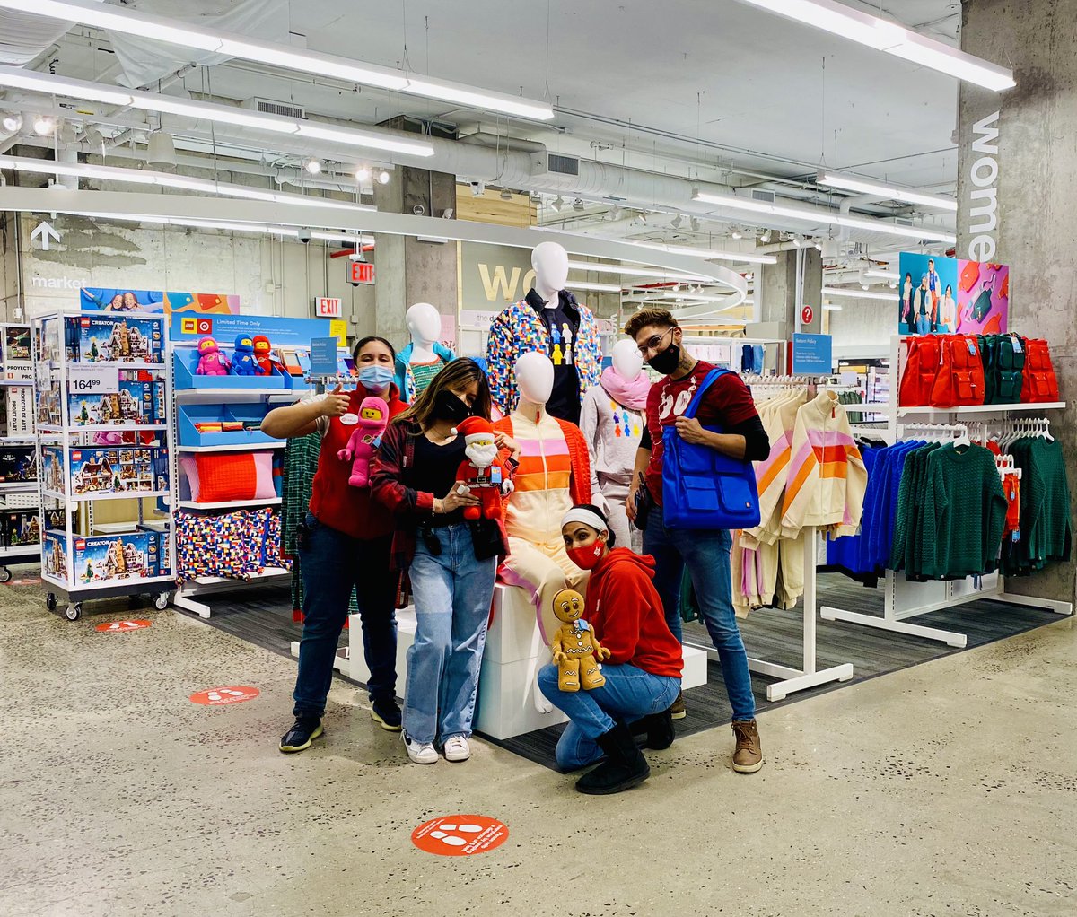 Huge RECOGNITION to this amazing team right here for supporting strongly with this beautiful set, you guys made everything easier and smoother. #OneTeamOneDream <a href="/Target/">Target</a> <a href="/LEGO_Group/">LEGO</a>