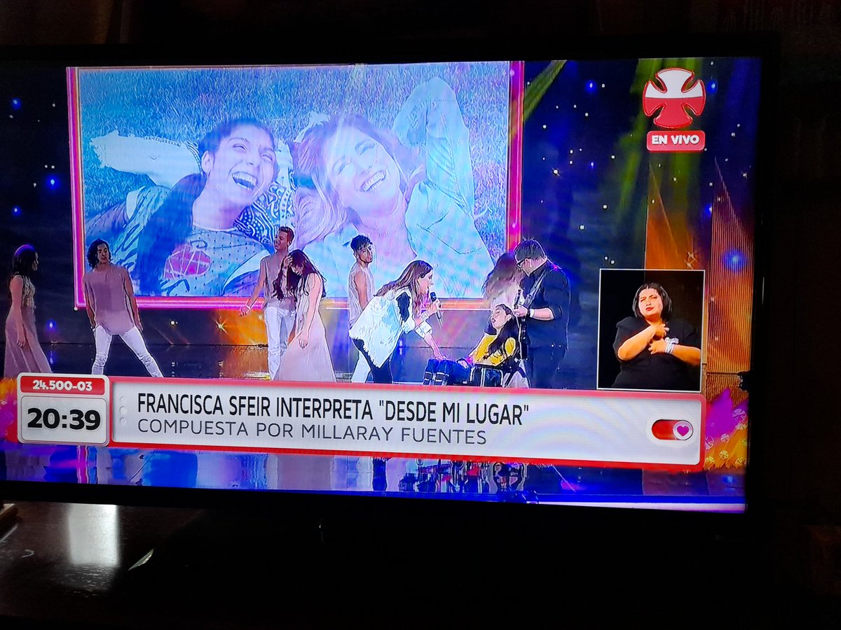 PaulAntoine2022's tweet photo. La historia de Millaray me emocióno como alguien se le puede cambiar su vida de un día para otro. 😢
👏🏻 👏🏻 👏🏻 👏🏻 👏🏻 👏🏻 👏🏻 👏🏻 👏🏻
#Teleton2021 #Teleton #TodosLosDias #Teletón https://t.co/BleI8y6atk