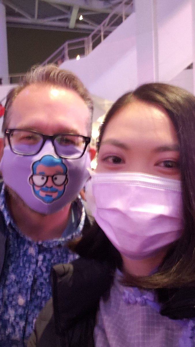 Thanks @KpopDAD1 for taking a quick selfie with a fellow Taehyung stan on the last concert day! I hope you had a great time~ 💜 #BTS #BTSSoFiStadium #PTD_ON_STAGE_LA