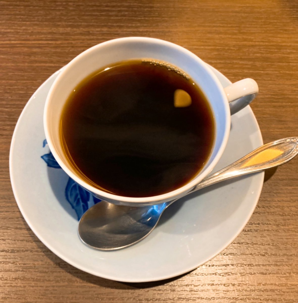 TokyoCSG's tweet photo. 昨日は銀座に行く用事があったので、https://t.co/frlNjgXyep さんに行きました。ここは賑やかな銀座から路地に入った所なんですが、落ち着いた雰囲気で店内が居心地良いので比較的によく行きます☺️
ネルドリップで淹れたコーヒー☕️はアフリカブレンド♪美味しくて癒されました〜💕 https://t.co/Jm37jFZ0Ua