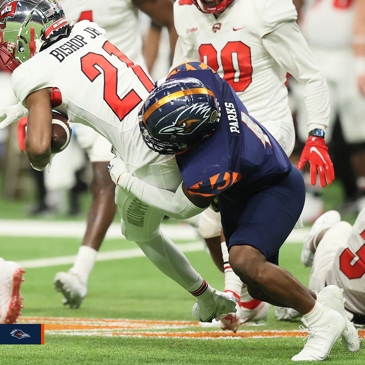 UTSAFTBL's tweet photo. Antonio Parks posted 4 tackles and had a key interception — his 2nd of the season — that helped UTSA build a 42-13 lead early in the second half. 

#210TriangleOfToughness | #BirdsUp 🤙 https://t.co/ttbACw8VAf