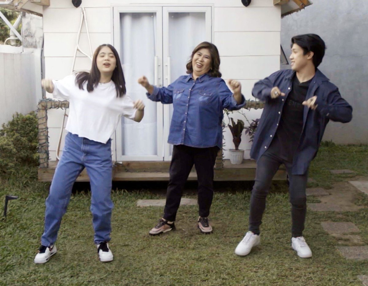 KM_Jessica_Soho's tweet photo. Jessica x Ranz x Niana Christmas Dance Collab 

This Sunday on #KMJS. 🔥🔥🔥 https://t.co/fE6qKWCBf0