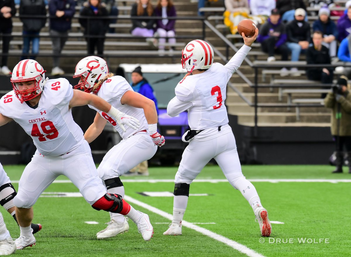 druewolfephoto's tweet photo. @CentralDutch @CUI_Football Here are a couple photos from the play that broke the record for @NCAADIII TD @blaine_hawkins @jeffherbers https://t.co/5uqTioO2zD
