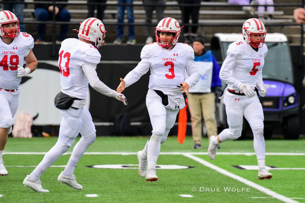 druewolfephoto's tweet photo. @CentralDutch @CUI_Football Here are a couple photos from the play that broke the record for @NCAADIII TD @blaine_hawkins @jeffherbers https://t.co/5uqTioO2zD