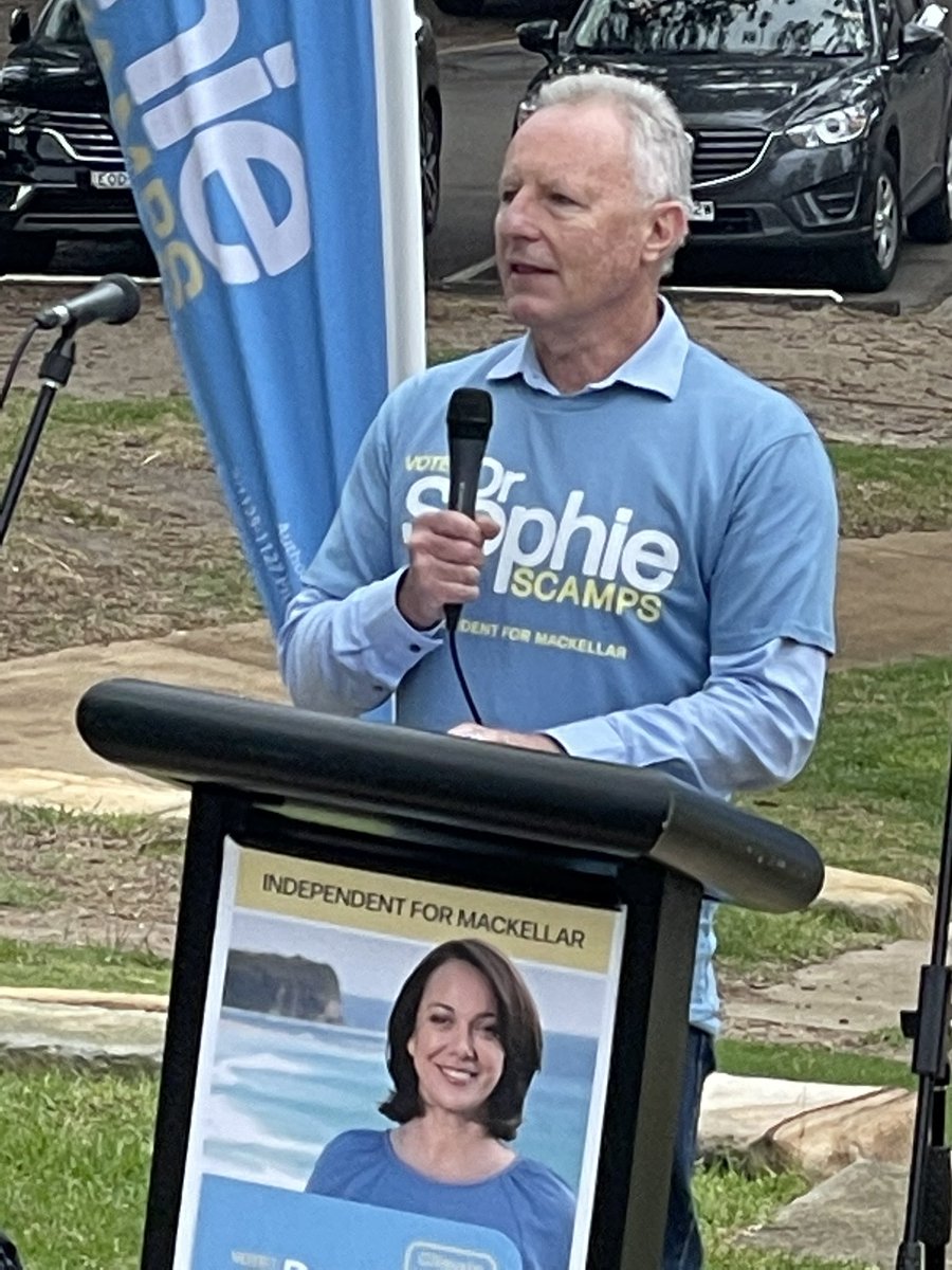 katienarrabeen's tweet image. #MackellarVotes with @Greg_Mullins supporting Dr Sophie Scamps Independent candidate for Mackellar, the man who warned us about the 2019 bushfires