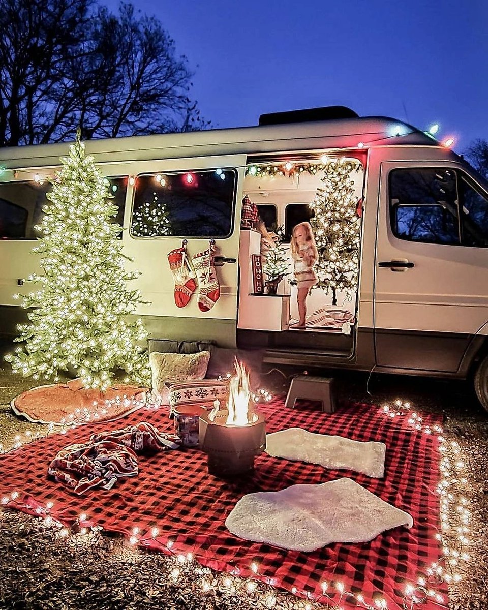 vanlifia's tweet photo. The season is upon us🎄

📸 @rambleandrevive

#mercedessprinter #sprintercamper #offroadcamper #camperlifestyle #vanliving #vanconversion #alternativeliving #vanlifia #vanlifediaries #vanlifeideas #vanlifebuilds #projectvanlife #vanlifeexplorers #tinyhouse #parkedinparadise https://t.co/I7oIRS9QwX