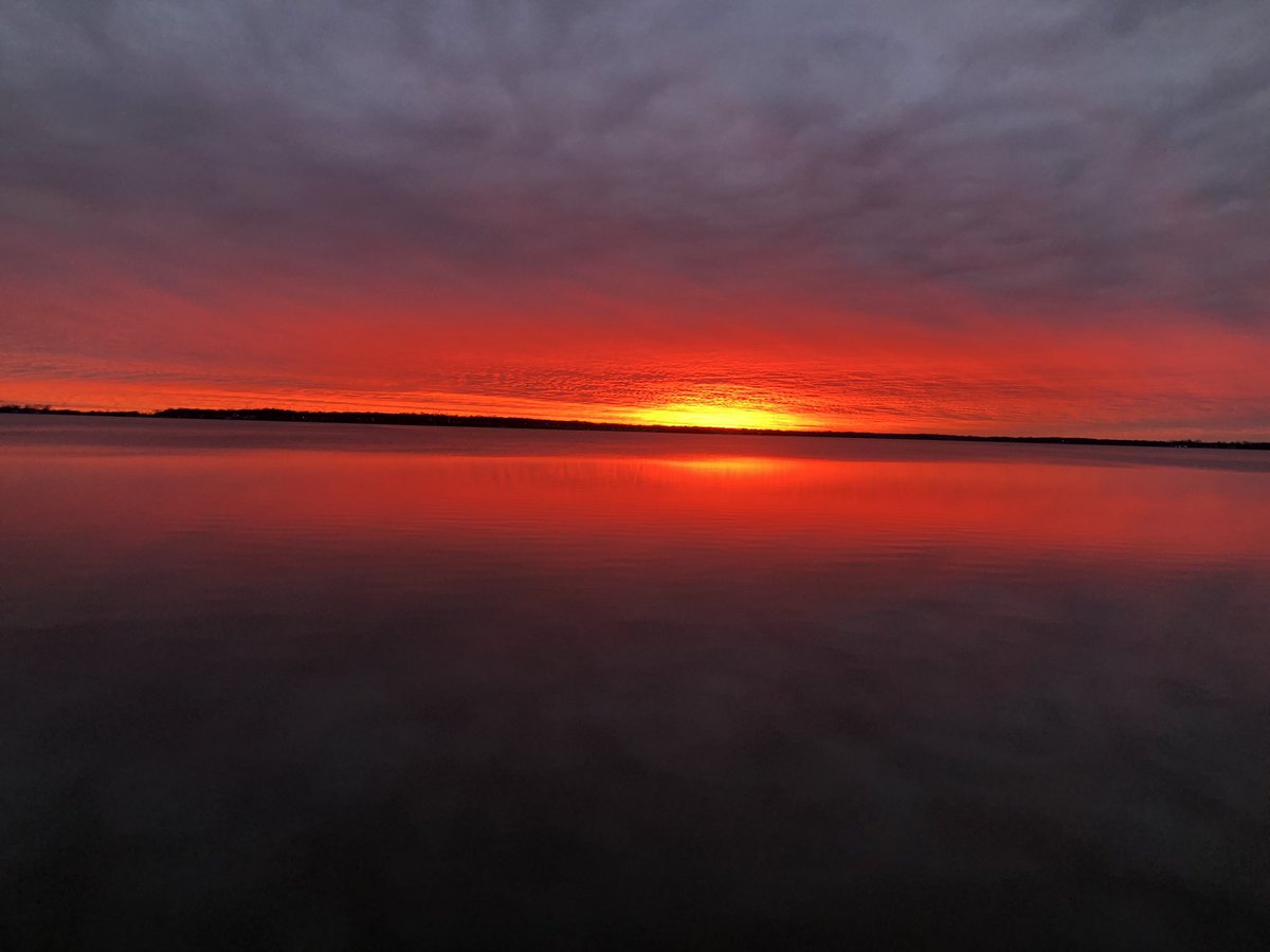 JoeHawkWaukee's tweet photo. @JohnVincentLive Clear Lake Iowa tonight. https://t.co/tZTzbLkb63