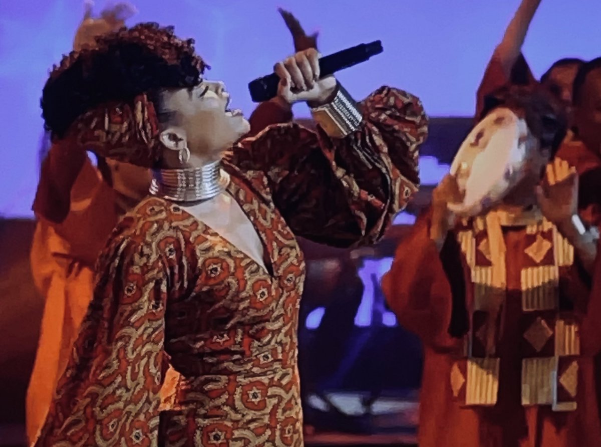 Yes ma’am, <a href="/demimckinney/">Demetria McKinney</a>! 😻 #AGospelChristmas