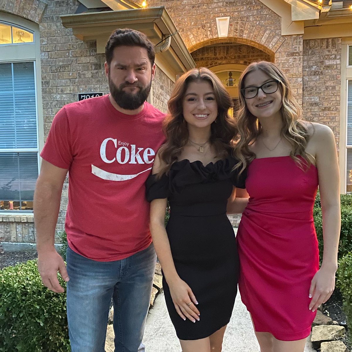 keabshire's tweet photo. Ours girls @karysella22 @AbshireKylee heading out to SCHS Winter Formal 2021 #lifeintheshire #summercreekhighschool https://t.co/WcQVPn7YyU