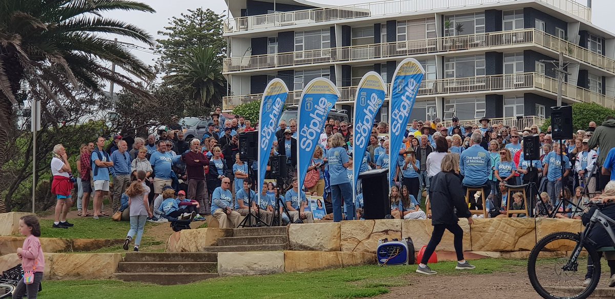 MackellarRising's tweet image. The people; they came.
Hundreds and hundreds of them.

Dr Sophie perfectly encapsulates the Spirit of Mackellar.

We can&apos;t wait to support her as she makes her way to Canberra! 
#TeamSophie
#MackellarVotes #IndependentsDay 
#auspol