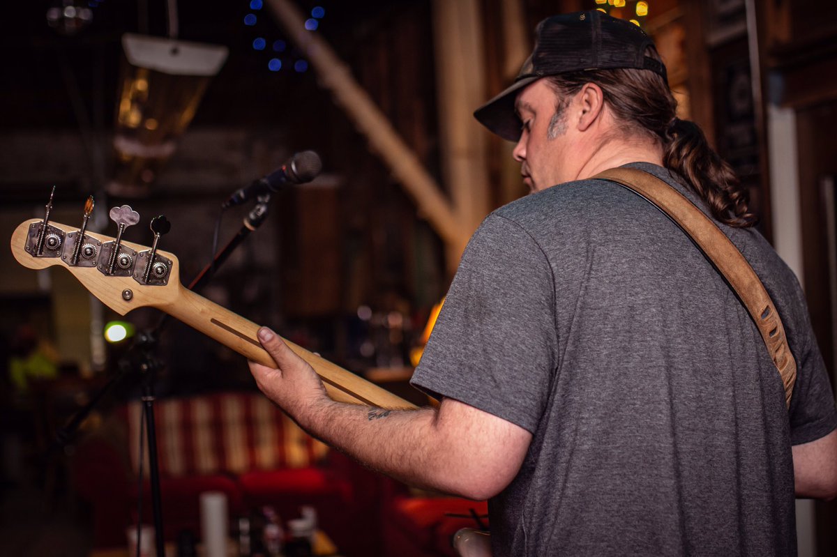 giltedgemusic's tweet photo. 17th Annual Bloodshot Christmas
hosted by Gilt Edge tonight!
featuring members of @BloodshotEyes1 | The Back Room
Historic Downtown Covington
#BSXmas21 #BSXmas #901jams #jamband #giltedgemusic ๐ถโก๏ธ https://t.co/MYoxC7lAul