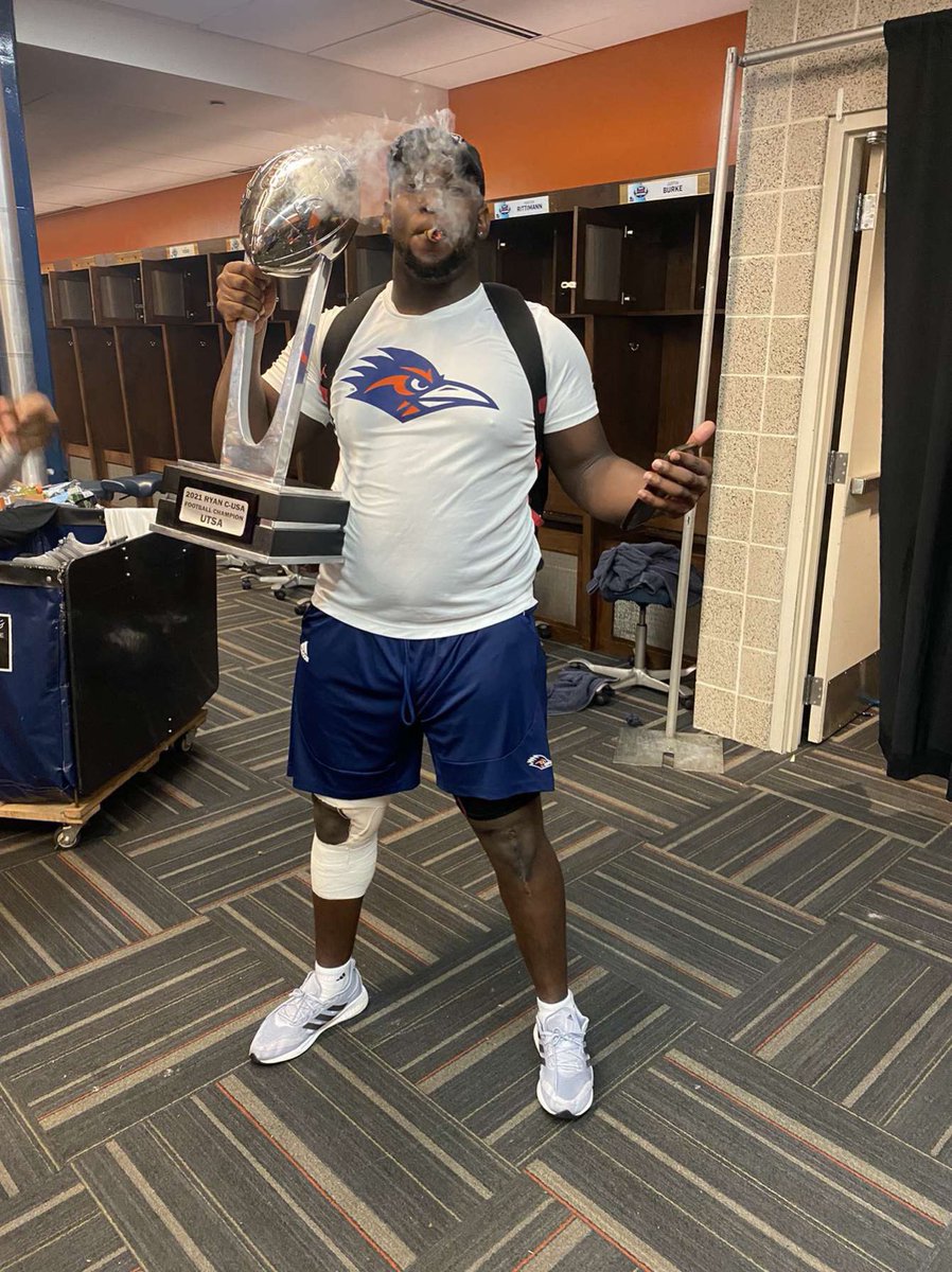 Moments like this you will never forget .This one is for the city. #RingUsPlz #210TriangleOfToughness #SanAntonio #EBE #TrustTheProcess