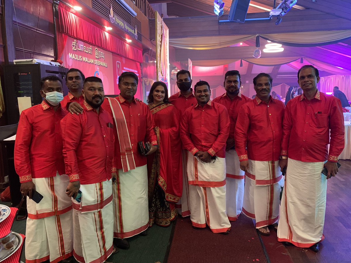 Balamur70675582's tweet photo. "Instead of better glasses, your network gives you better eyes." -- #SBalamurugan
#Maicci #Deepavali Dinner & Business #Networking
#Nsicci https://t.co/FS0kOJC4zq