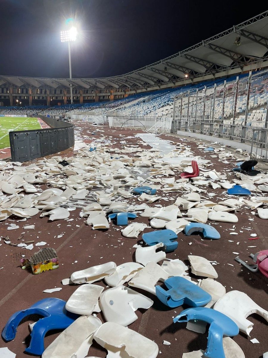 Así nos dejaron el estadio... <a href="/ColoColo/">Colo-Colo</a> <a href="/PumaSantiaguino/">Moi Aracena</a> 
Fotos de Marro.