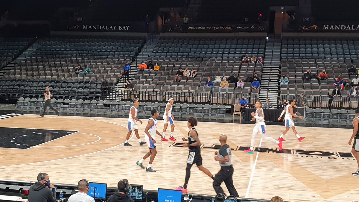 geniller's tweet photo. Quel plaisir de voir jouer les frenchies @TMaledon et @sarr_olivier lors de mon voyage pro à Las Vegas. Theo adroit et qui a bien distribué et Olivier dominant sous le cercle mais aussi très adroit à 3 points. En espérant les revoir rapidement en NBA ! @FirstTeam101 @StephBrun41 https://t.co/sB4i8kzmLG