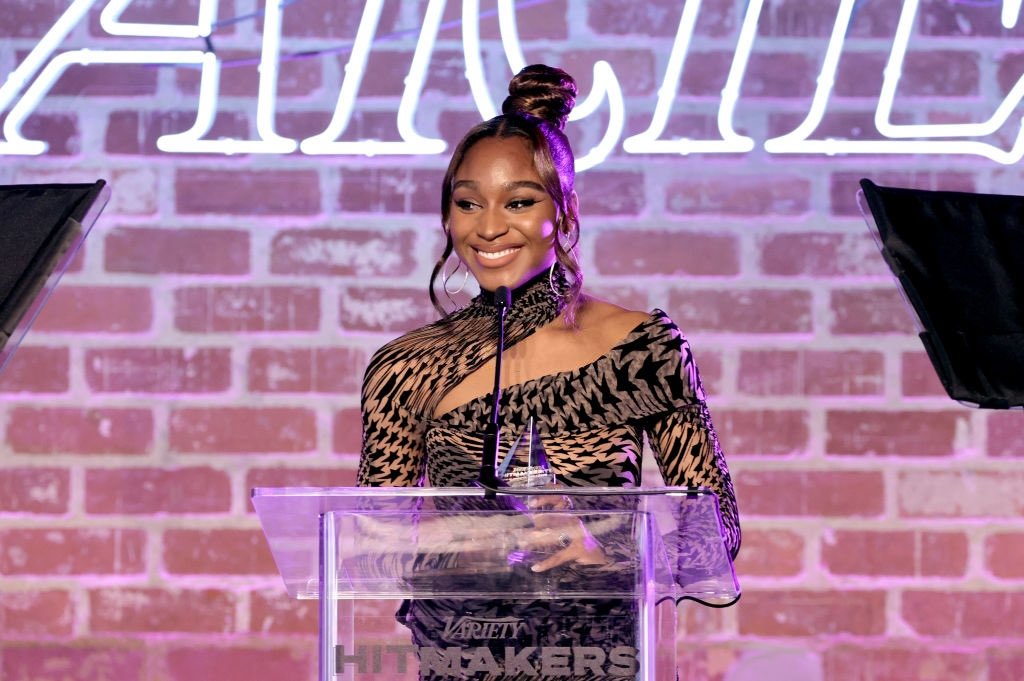 5HOnCharts's tweet photo. Normani receiving 2 awards in 2 weeks... She’s definitely the moment! 🔥 @normani #VarietyHitmakers https://t.co/cXQz32smLZ