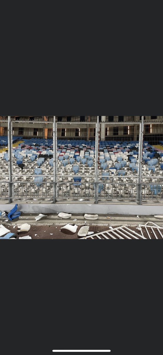 Nada de esto muestran en las noticias de Santiago, la barra de colo colo no puede venir mas al cyb