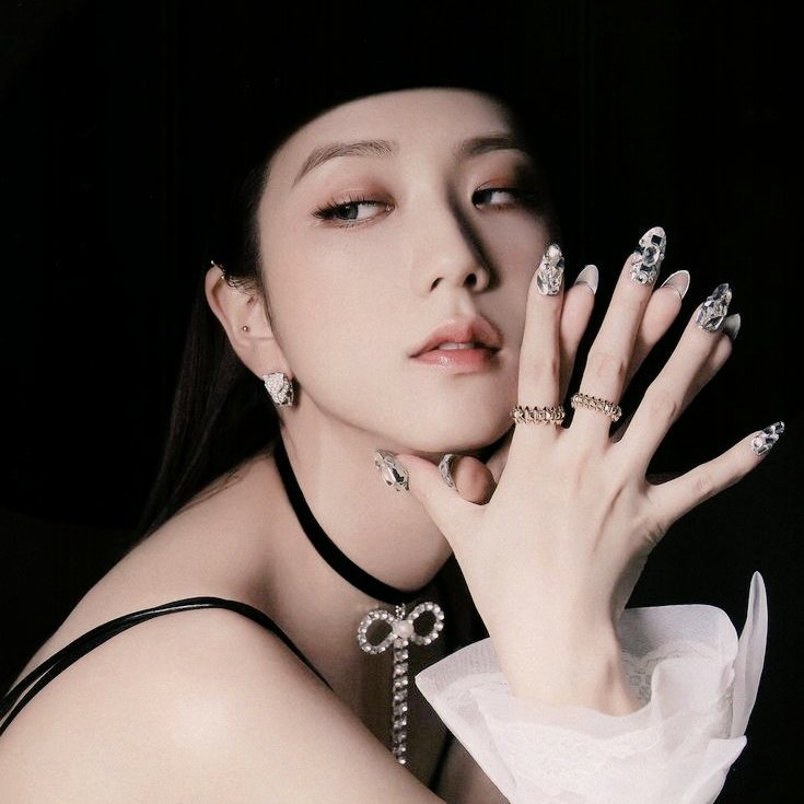 SK96CH's tweet photo. .
@.𝐜𝐦𝐢𝐥𝐥𝐞 at #skpics + #skcabaretparty
it's all about accessorizing. 💫 https://t.co/Nknrytqk7F