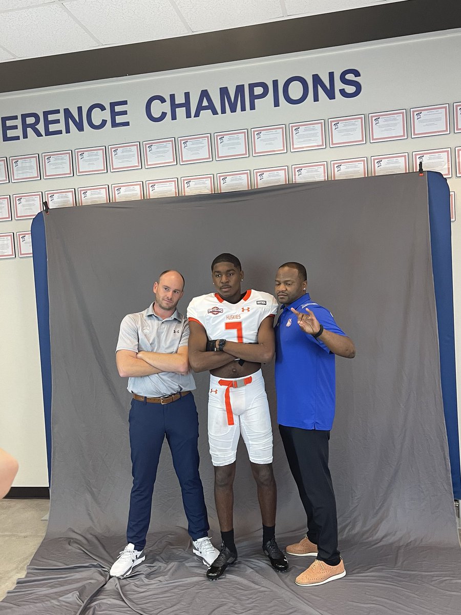 Amazing Official Visit to Houston Baptist! Feels like home away from home! #DawgsUp 🔵🟠<a href="/CoachEachus/">Shane Eachus</a> <a href="/CoachMooring/">Coach Issac Mooring</a> <a href="/jaredstill/">Jared Still</a> @VicShealy <a href="/Coach_Jeff5/">Jeff</a> @DioDaDefCord <a href="/YarbroughSr/">Javon Yarbrough Sr.</a>