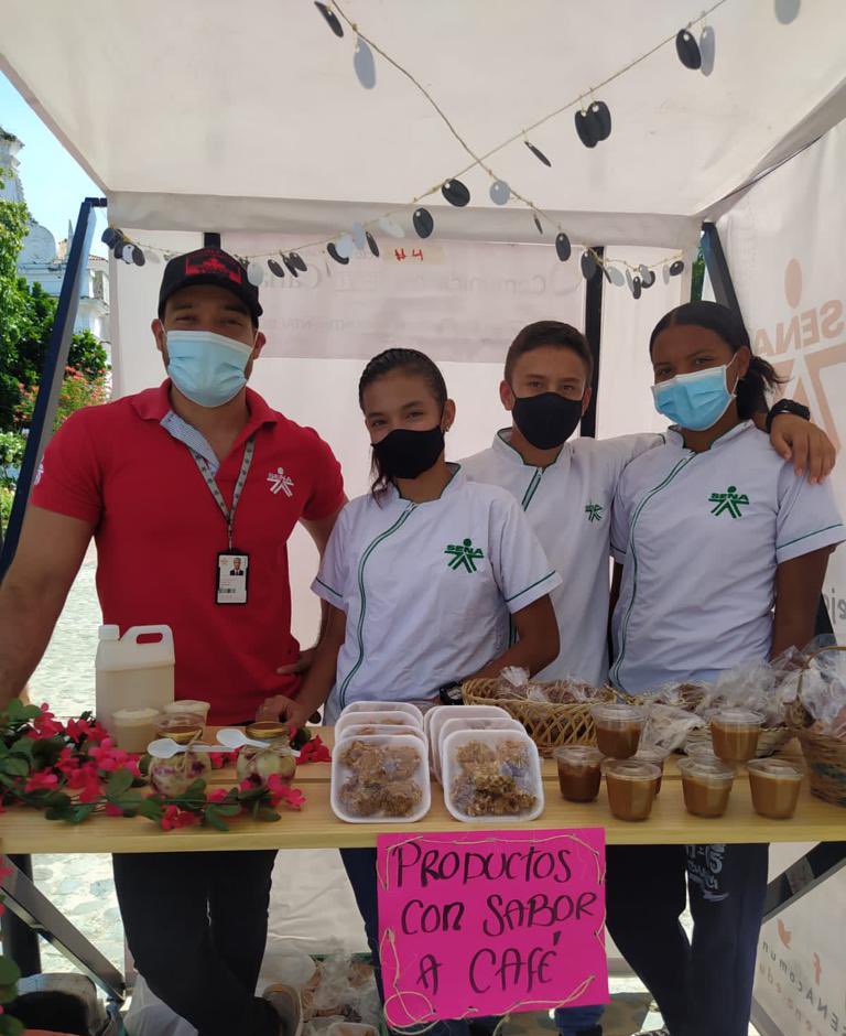 EstradaCarlosM's tweet photo. En el Occidente Antioqueño también 700 personas han certificado sus Competencias Laborales y 100 egresados han accedido a empleos dignos, formales y decentes, gracias a la Agencia Pública de Empleo del @SENA_Antioquia. @infopresidencia https://t.co/iHWT2pWcKj