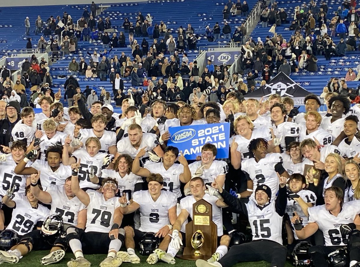 Thank you for an amazing 4 years <a href="/SouthWarrenFB/">South Warren FB</a> ……State champs baby….. that’s how you do it 💍💍💍