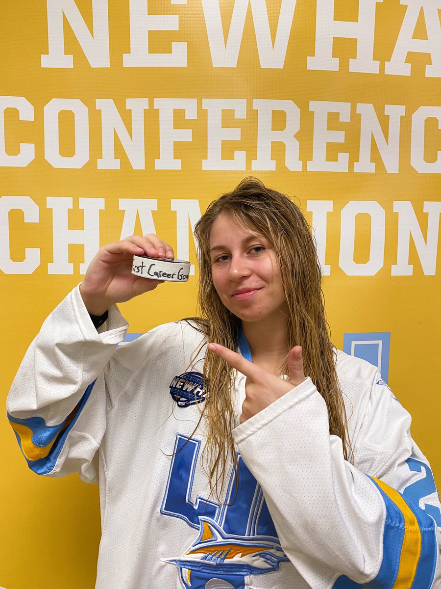 LIUWHockey's tweet photo. A most memorable first college career goal by @brieid91_ who kickstarted our most memorable come from behind win to get the 🧹 many more goals to come🦈🦈 https://t.co/31IfXsCa7d